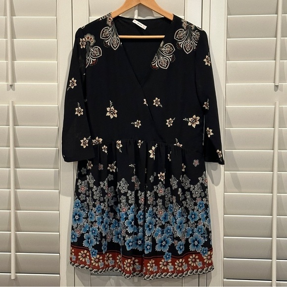 Bershka Dresses & Skirts - Bershka Women’s Black Floral Paisley Print Short Dress V Neckline sz L